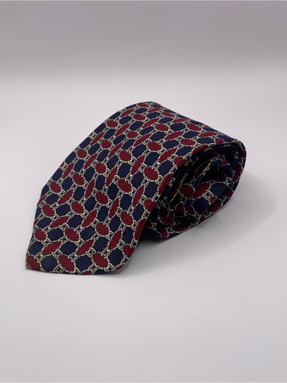 Saks Fifth Avenue Navy and Burgundy Chain-Pattern Silk Tie 0141 business formal